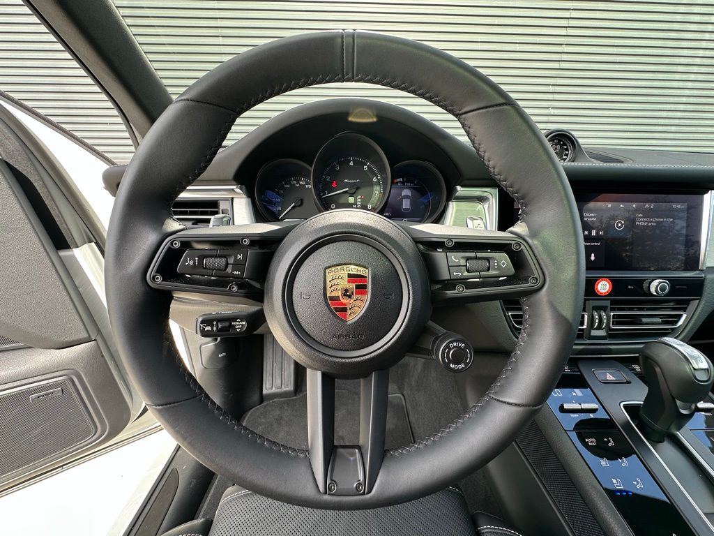 Thumbnail: 2025 Porsche Macan - 15