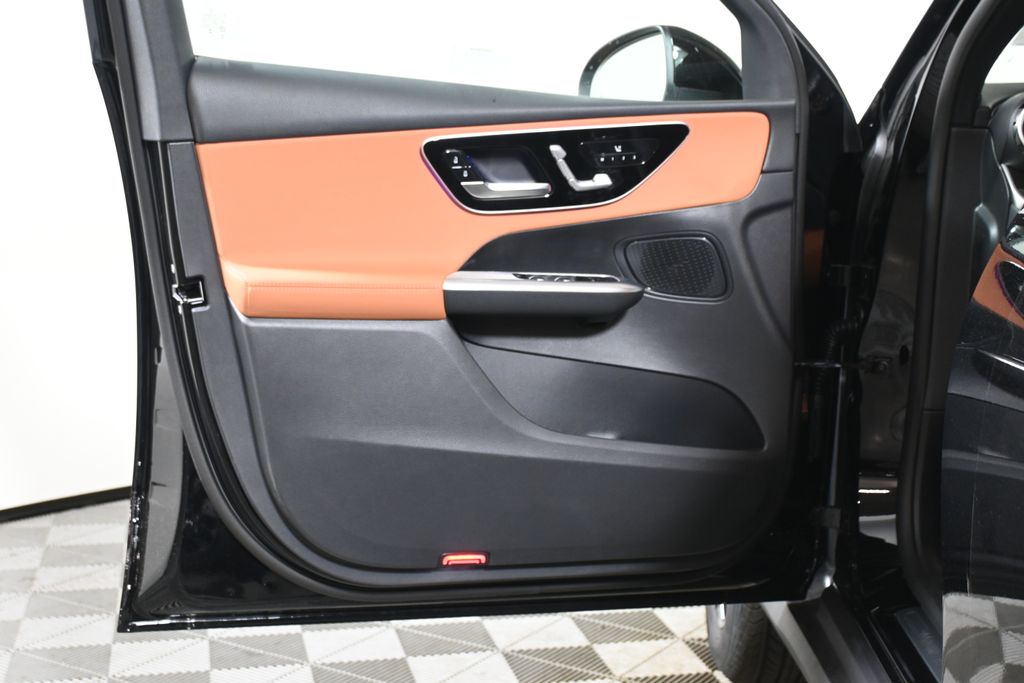 2025 Mercedes-Benz GLC 350 21