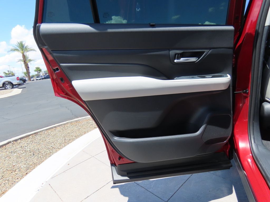 2025 Toyota Grand Highlander Limited 26