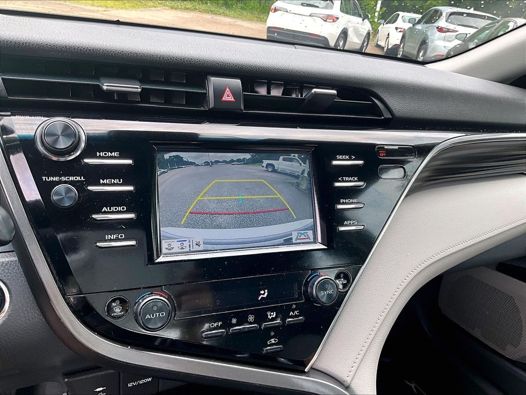 2018 Toyota Camry — photo 19