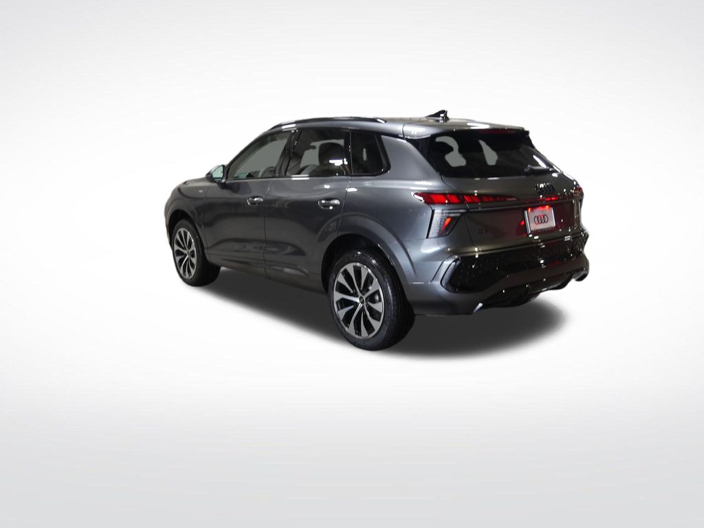 Thumbnail: 2026 Audi Q3 - 3