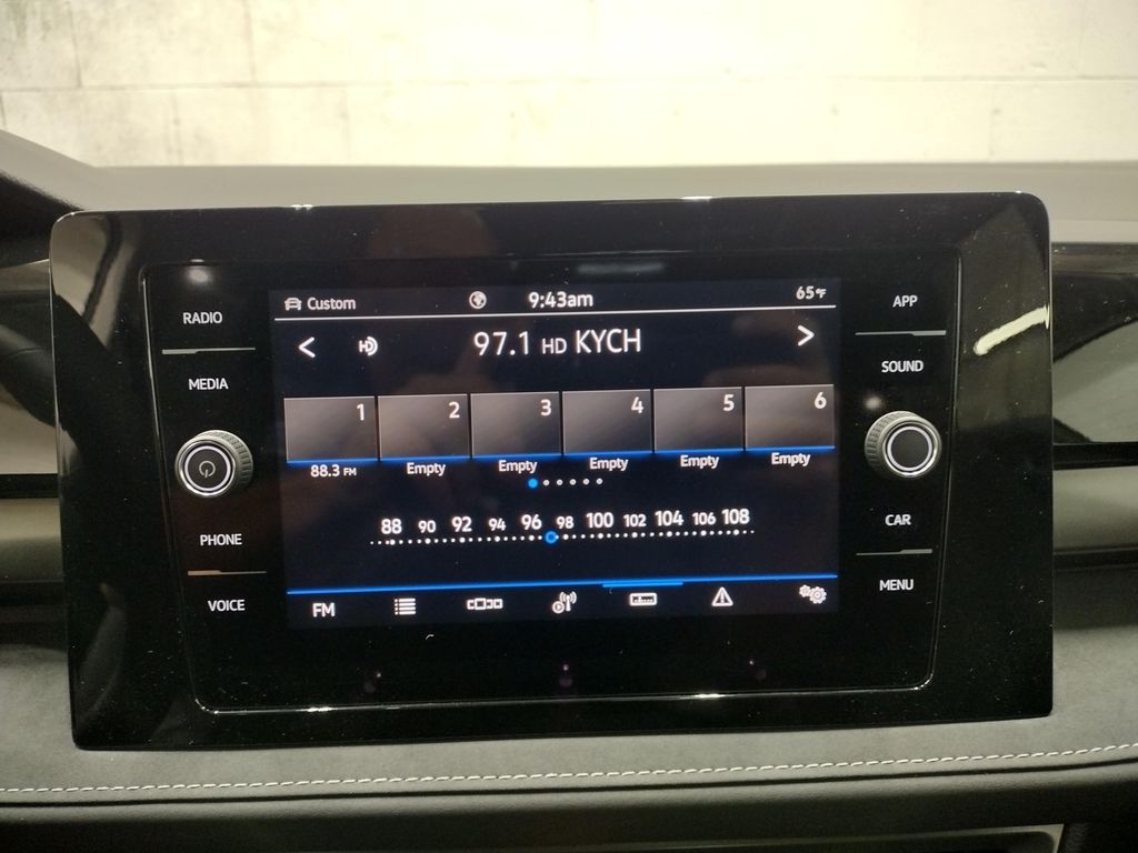 2025 Volkswagen Taos 1.5T SE Black