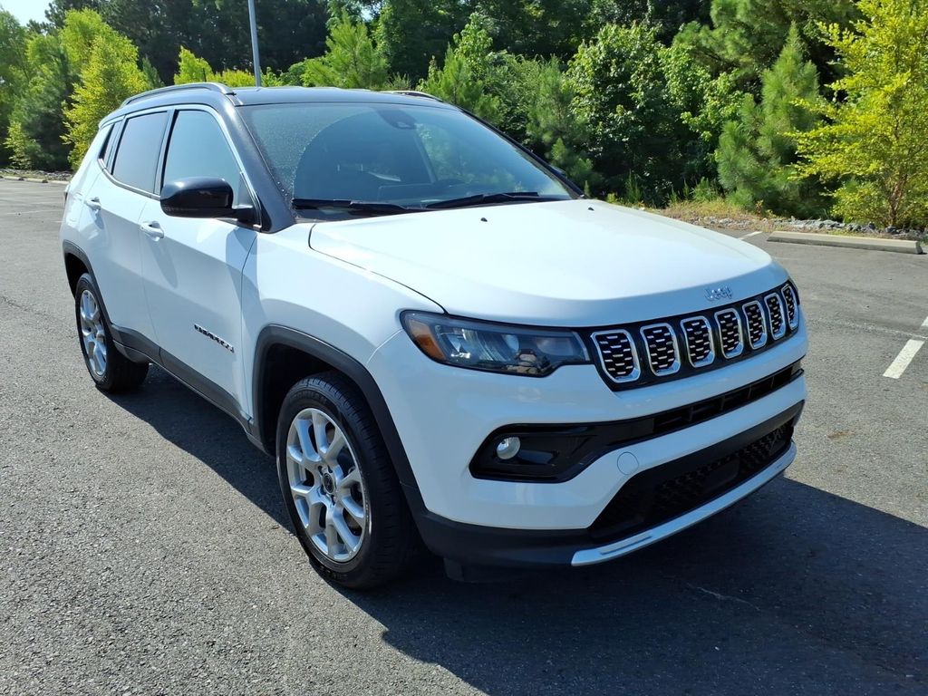 Bright White Clearcoat 2025 Jeep Compass SUV / Crossover Four-Wheel Drive 8-Speed Automatic