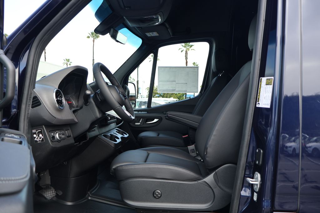 Thumbnail: 2026 Mercedes-Benz Sprinter - 6