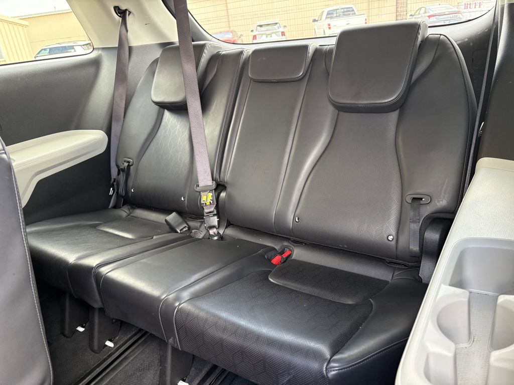 Used 2024 Snow White Pearl Kia LX image 22