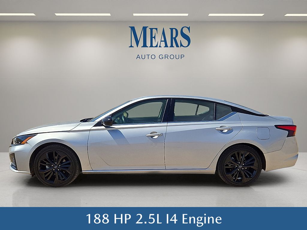 View vehicle photo 3