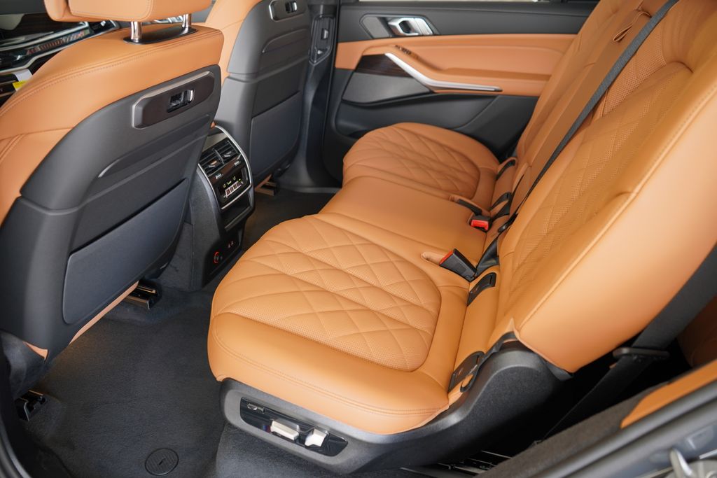 Thumbnail: 2026 BMW X7 - 20