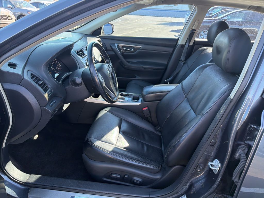 Thumbnail: 2013 Nissan Altima - 18