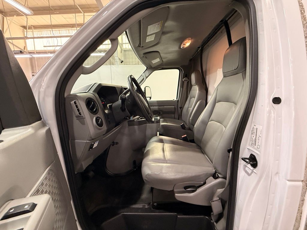 2016 Ford E-450SD Base