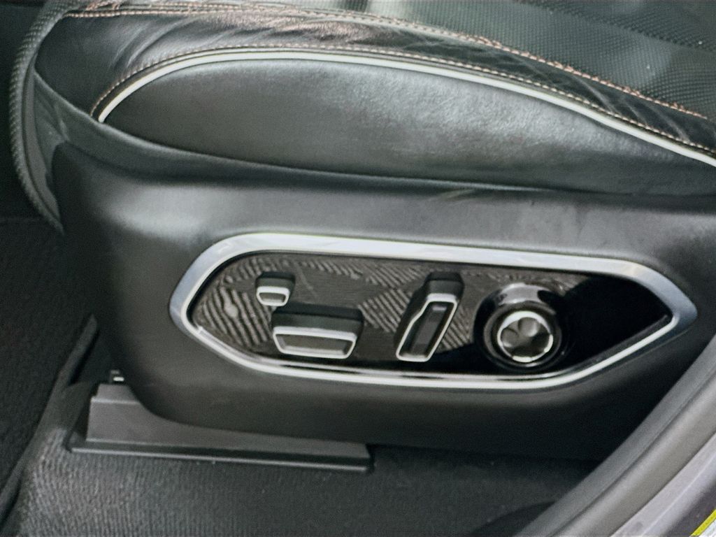 Used 2022 Gray Jeep Summit 4xe image 22