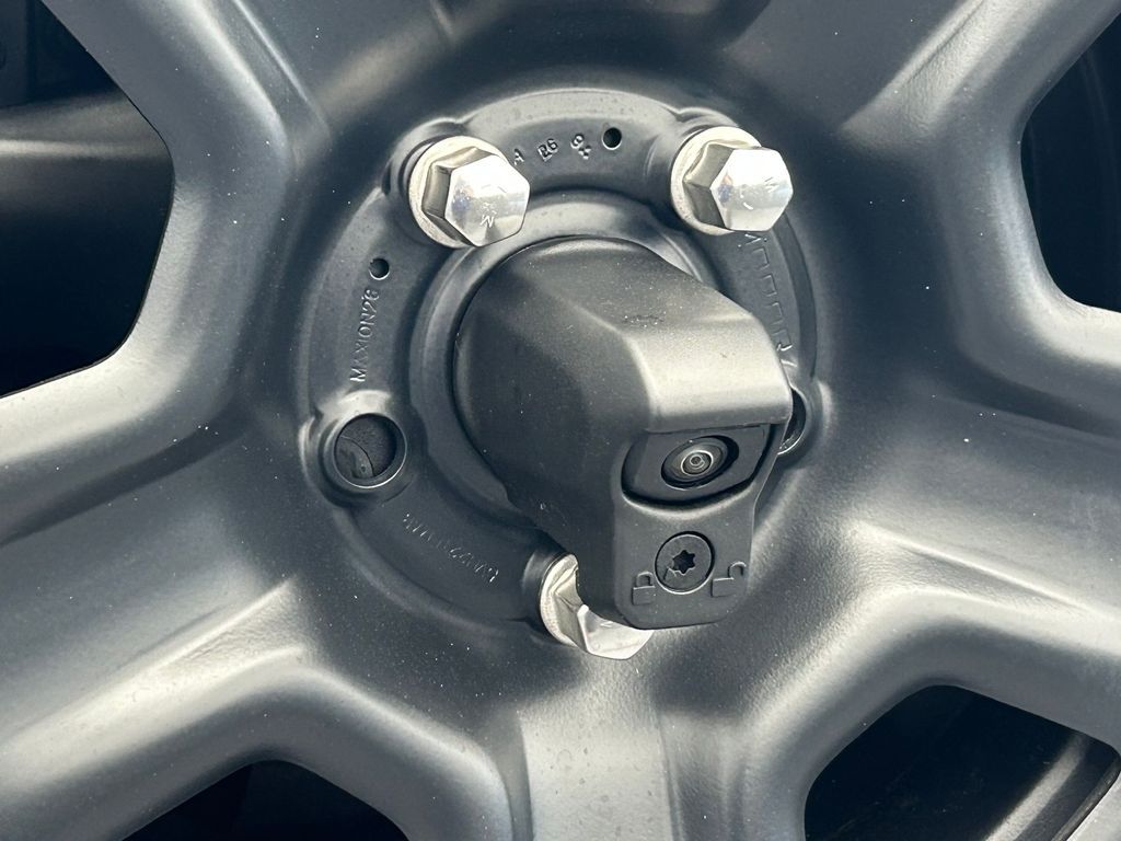 New 2026 Granite Crystal Metallic Clearcoat Jeep Sport image 23