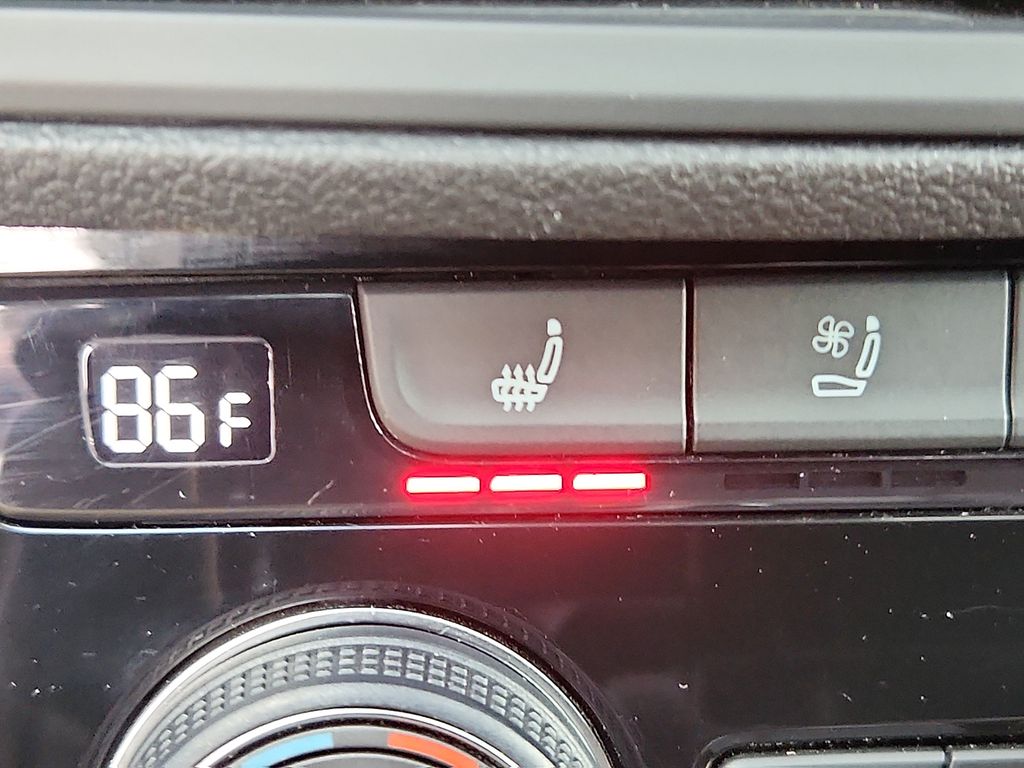 Thumbnail: 2019 Volkswagen Jetta - 24