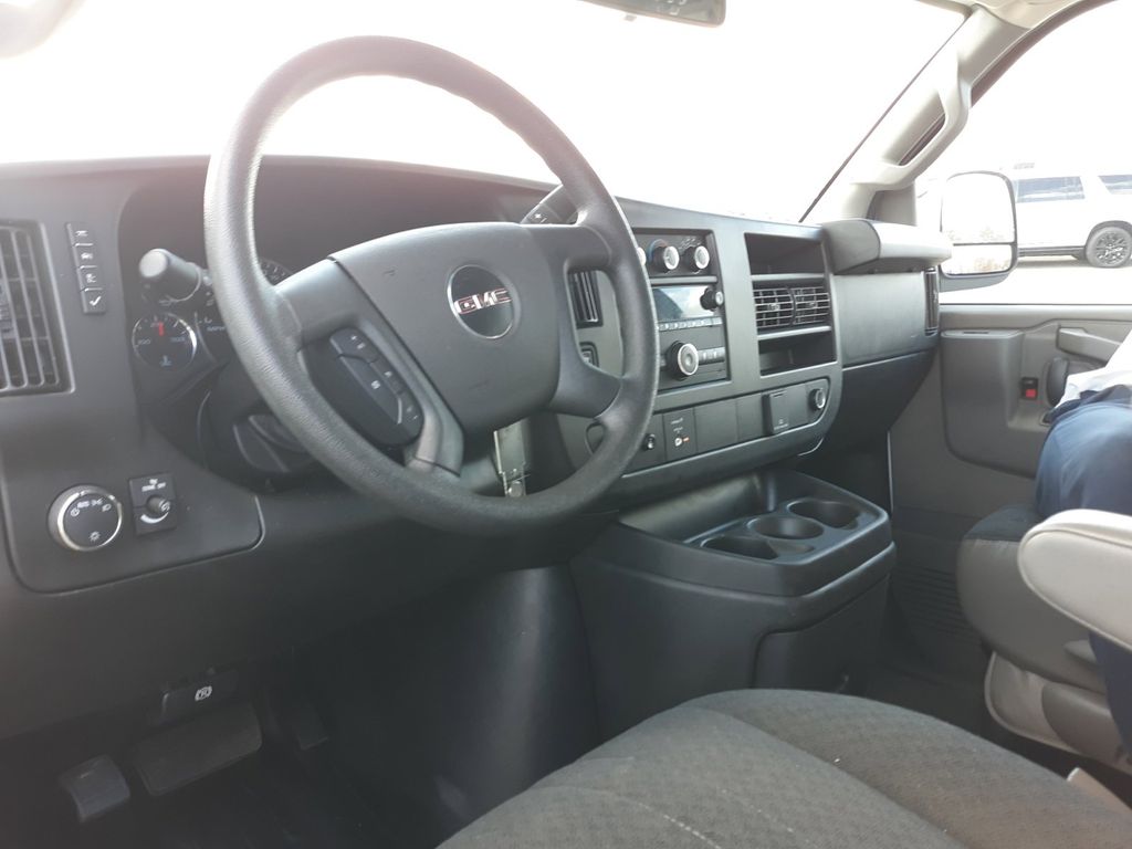 2022 GMC Savana 2500 Work Van 9