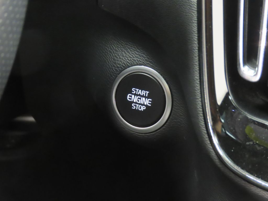 Thumbnail: 2019 Volvo XC40 - 23