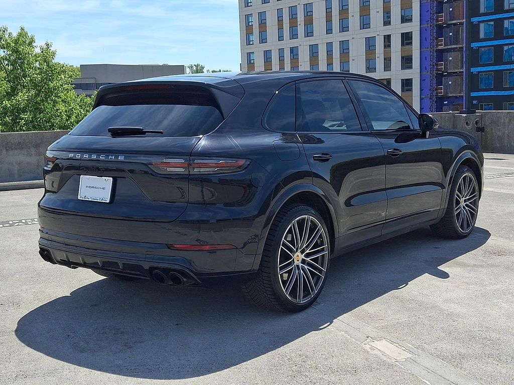 Thumbnail: 2022 Porsche Cayenne - 8