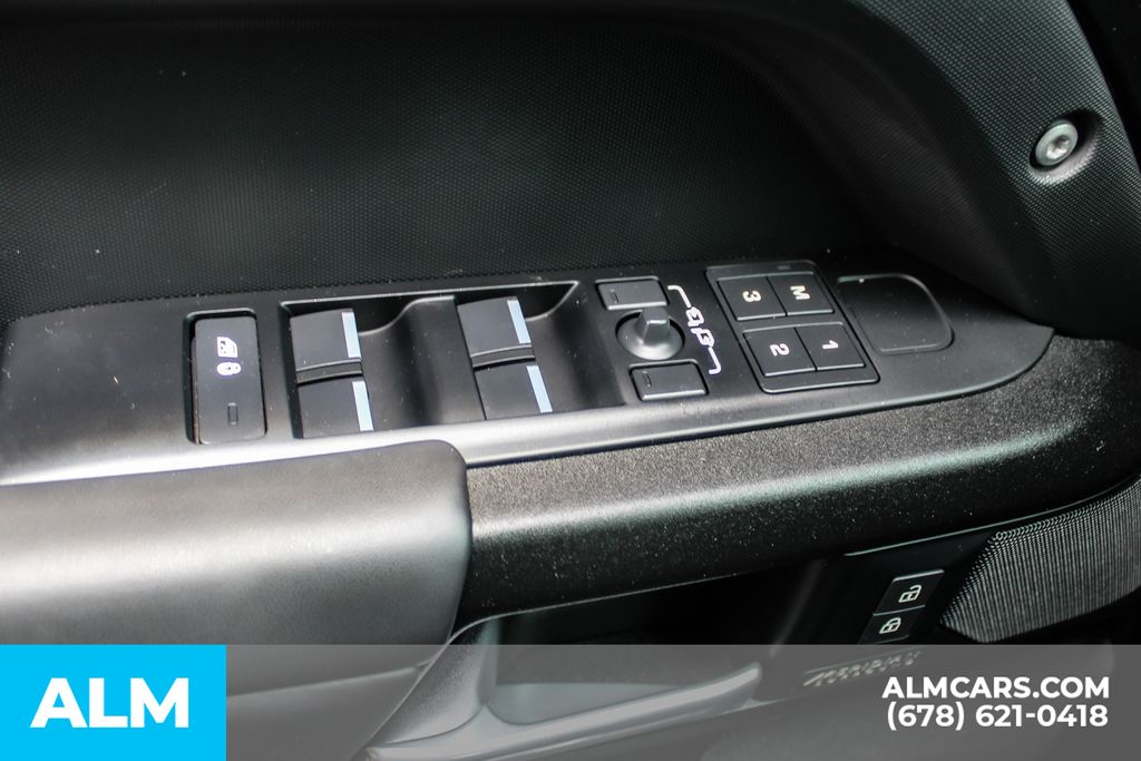 Used 2025 Black Land Rover X image 39