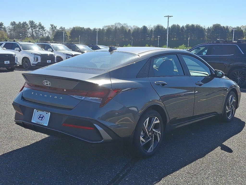 2025 Hyundai Elantra Sport 4