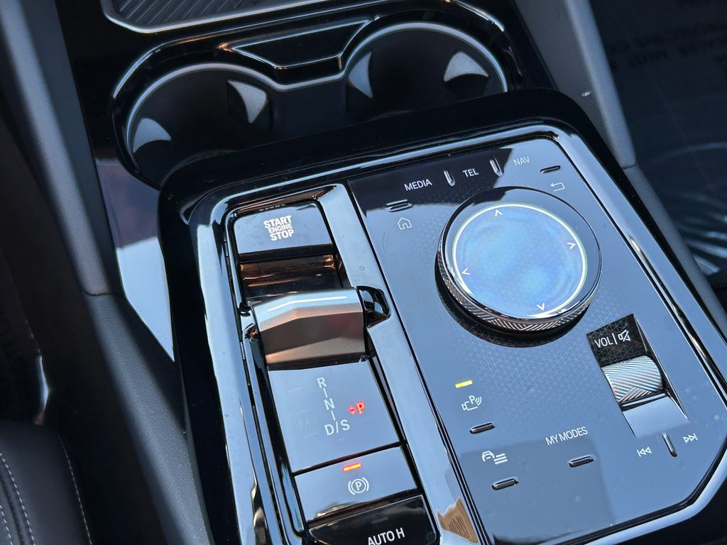 Thumbnail: 2025 BMW 5 Series - 28