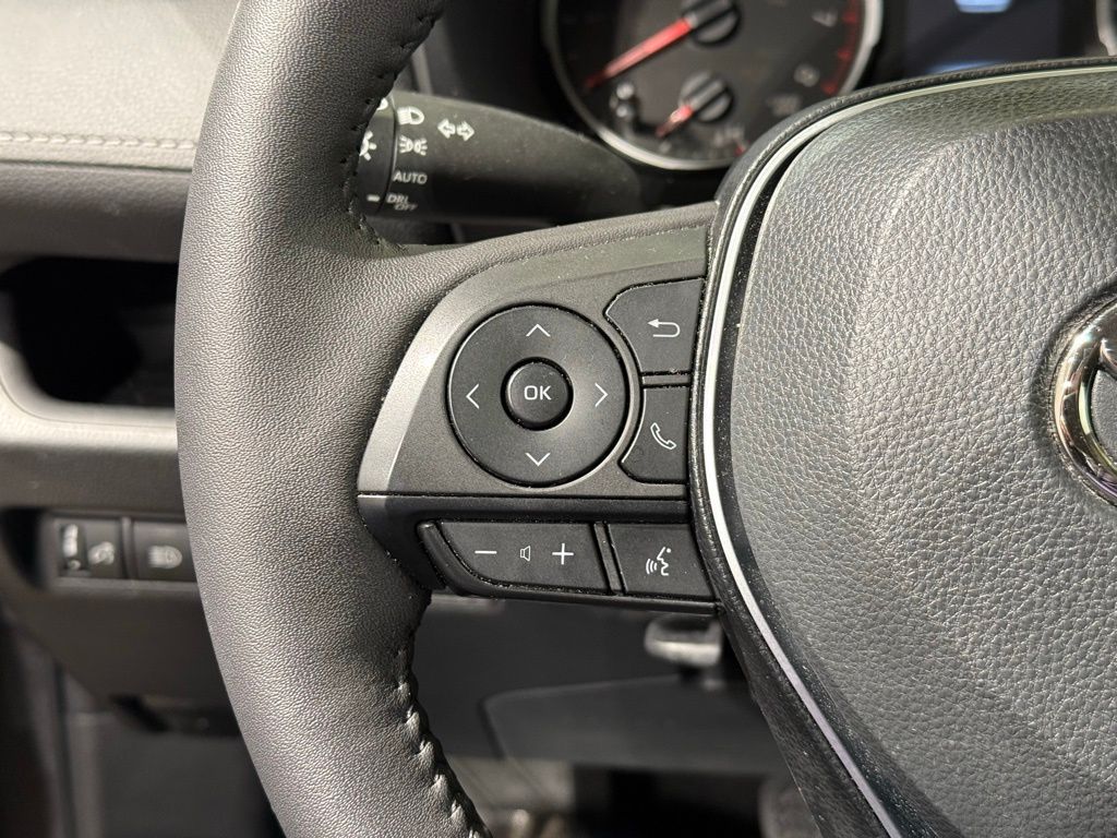 Thumbnail: 2022 Toyota RAV4 - 25