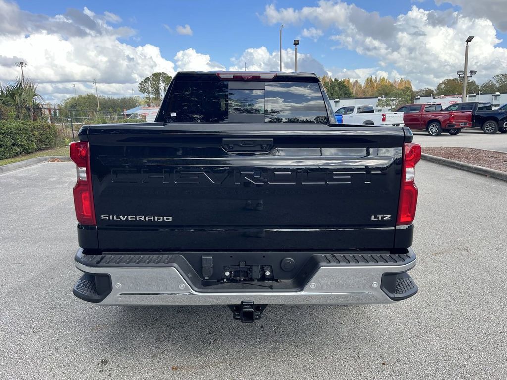 2025 Chevrolet Silverado 1500 LTZ 3