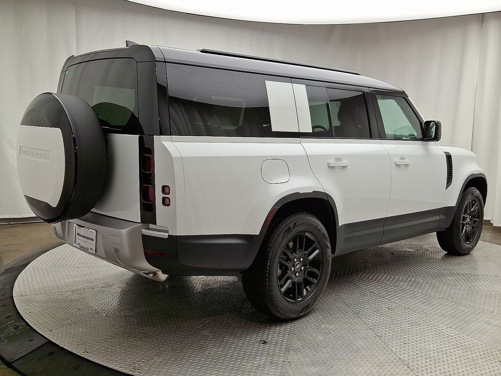 2025 Land Rover Defender 130 3