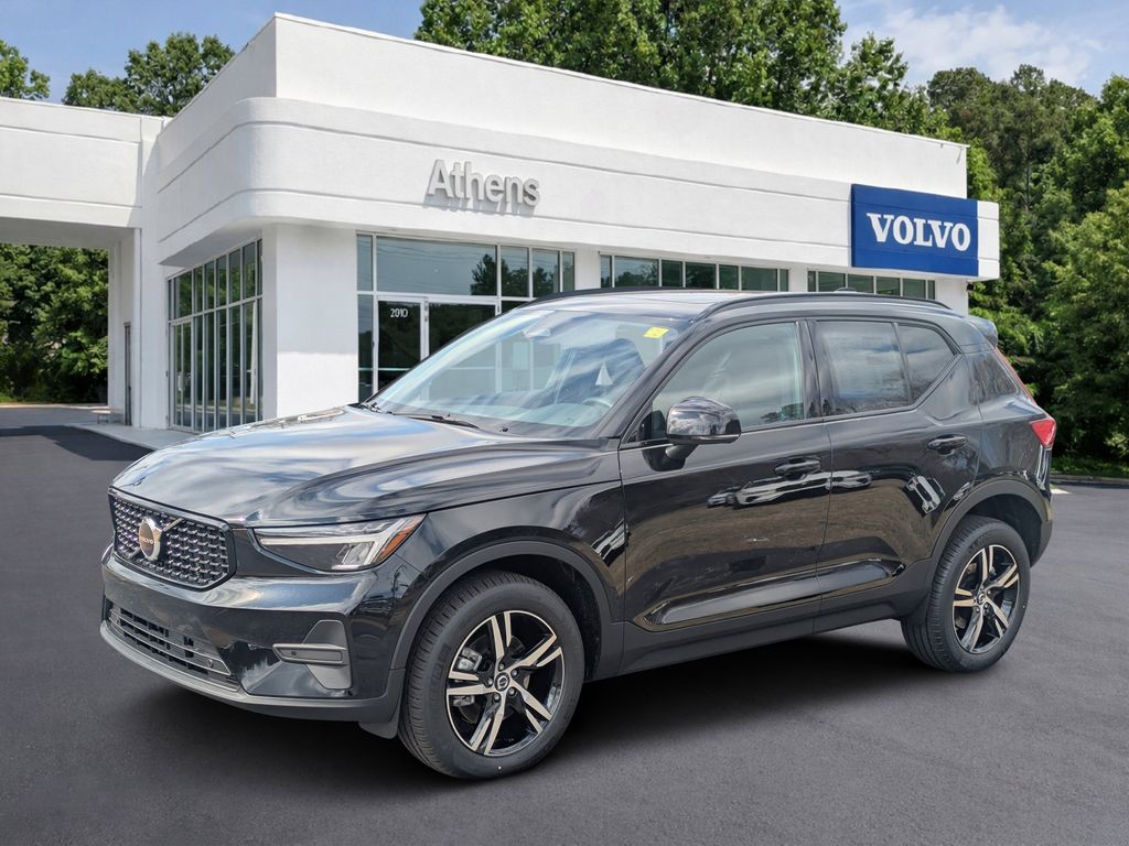 2026 Volvo XC40 B5 Core AWD