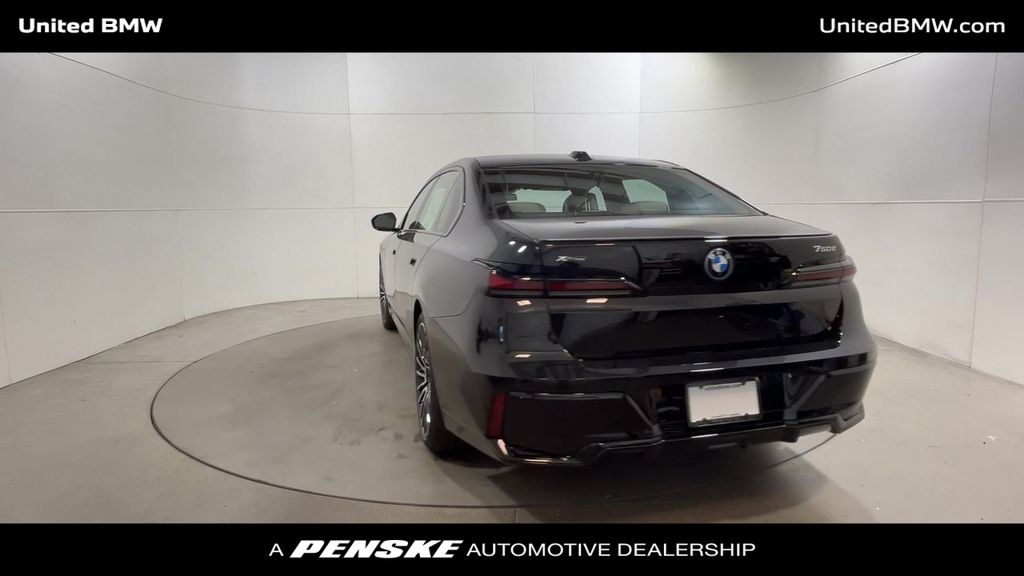 Thumbnail: 2026 BMW 7 Series - 7