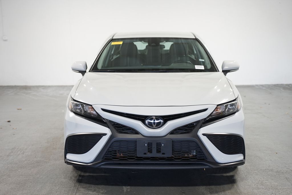 2023 Toyota Camry SE 2