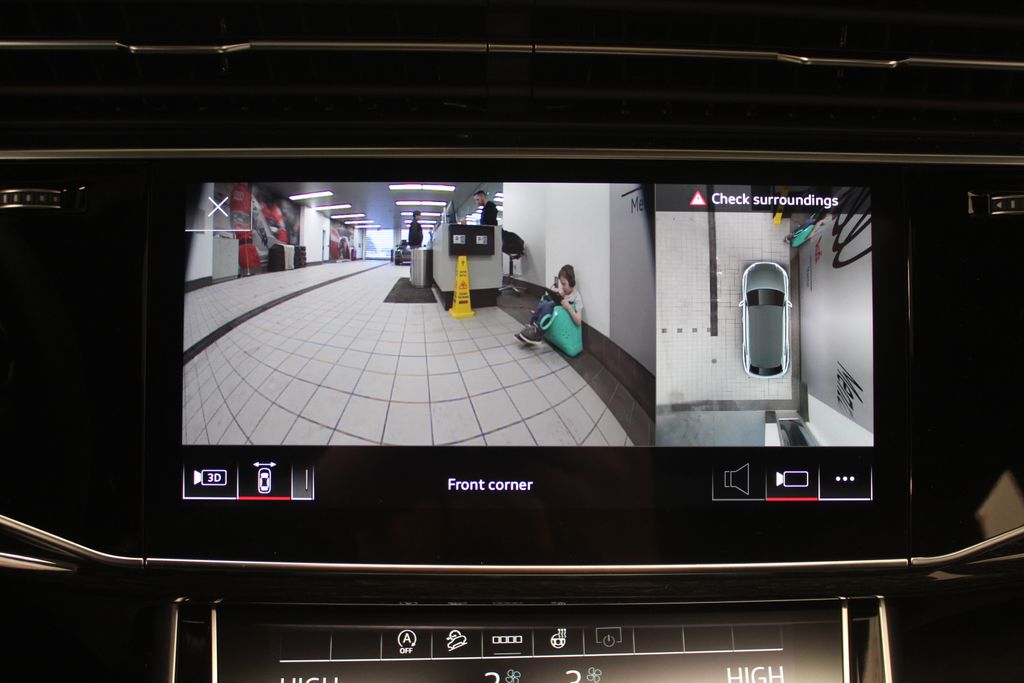 Thumbnail: 2026 Audi Q8 - 21