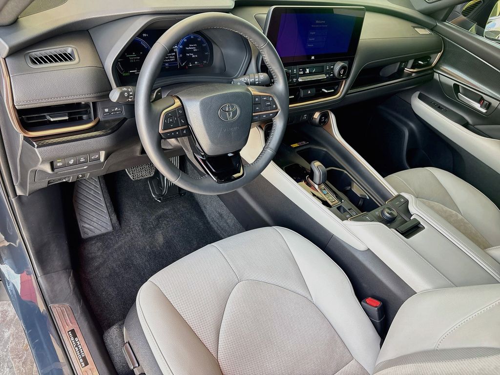 Thumbnail: 2026 Toyota Grand Highlander - 9