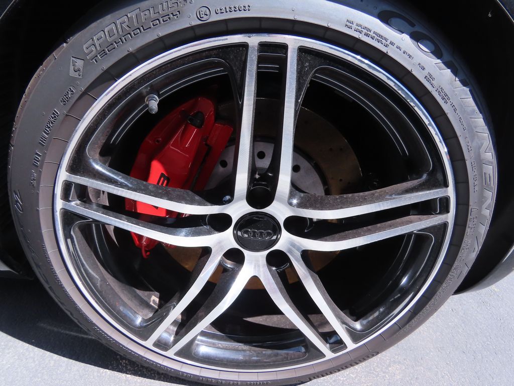 Thumbnail: 2012 Audi R8 - 9