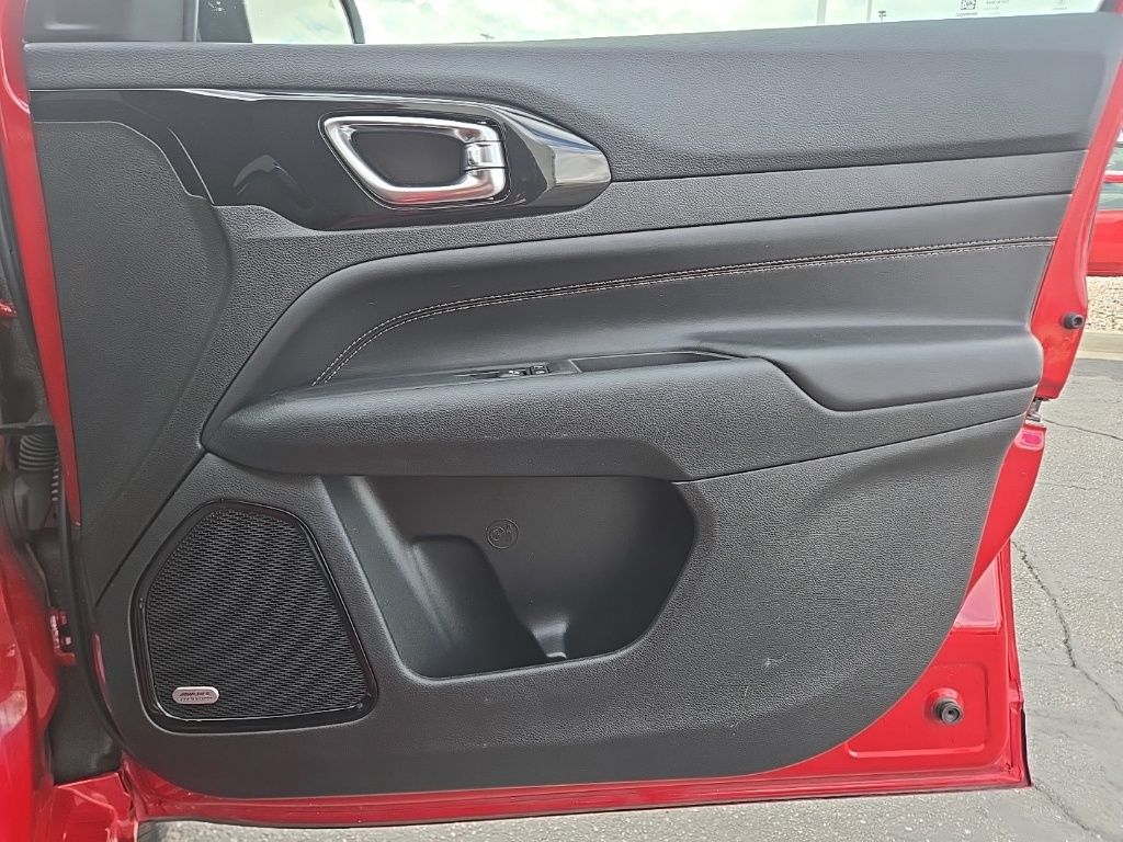 Used 2022 Red Jeep Limited image 44