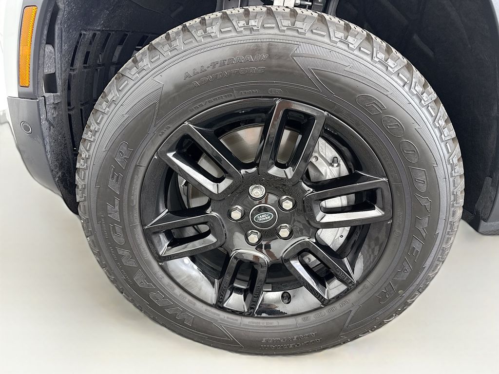 Thumbnail: 2025 Land Rover Defender - 29