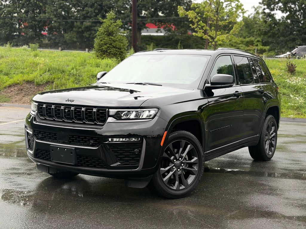 Diamond Black Crystal Pearlcoat 2026 Jeep Grand Cherokee SUV / Crossover Four-Wheel Drive 8-Speed Automatic