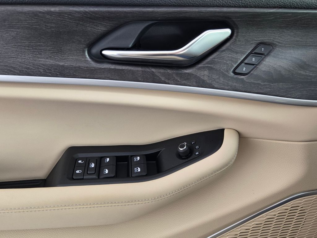 new 2025 Jeep Grand Cherokee car, priced at $41,585