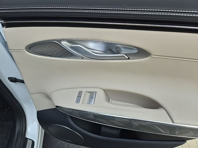 2025 Genesis GV70  29