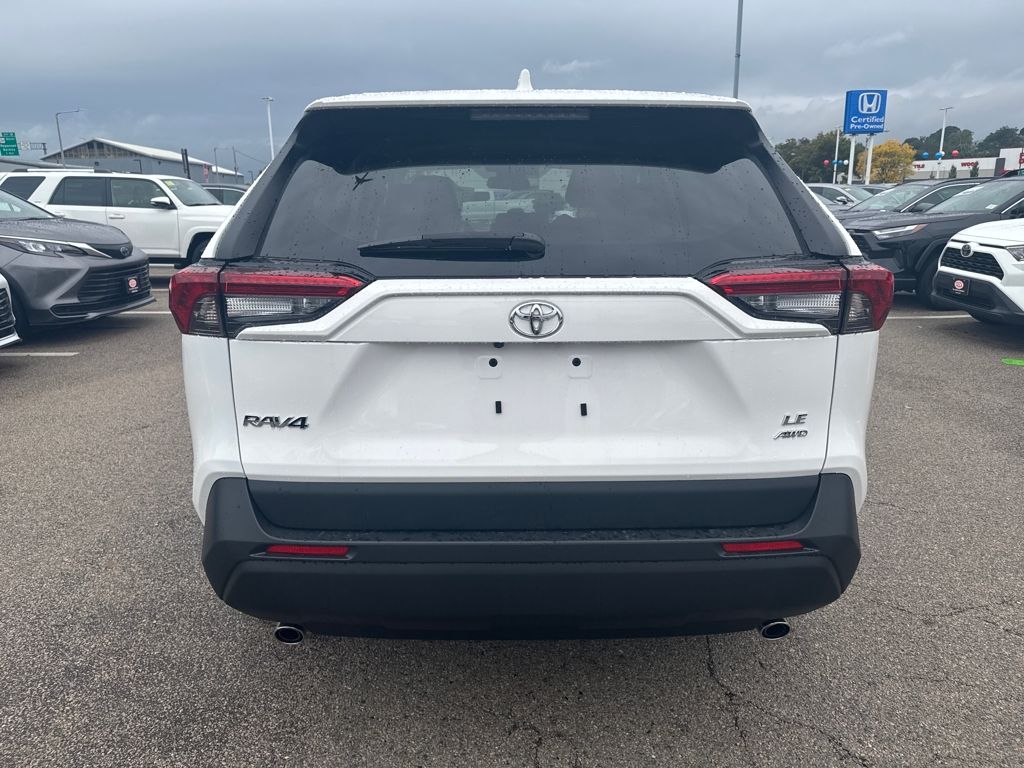 2025 Toyota RAV4 LE photo 6