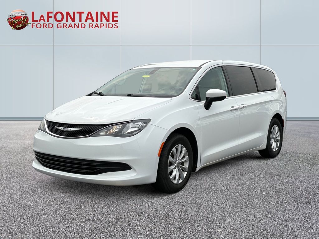  2017 Chrysler Pacifica Touring FWD   