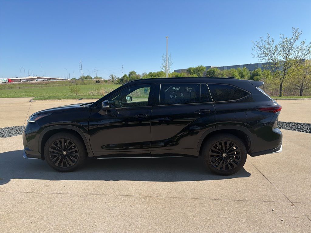 Midnight Black Metallic 2025 Toyota Highlander XSE AWD SUV / Crossover All-Wheel Drive 8-Speed Automatic