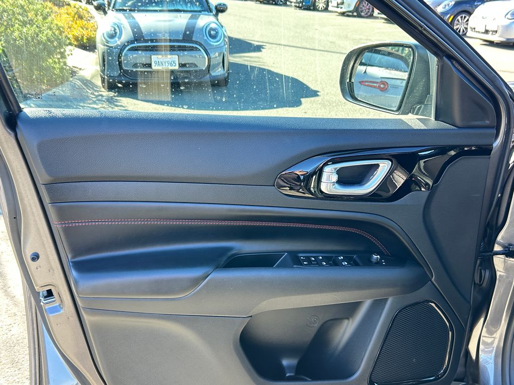 Thumbnail: 2022 Jeep Compass - 11