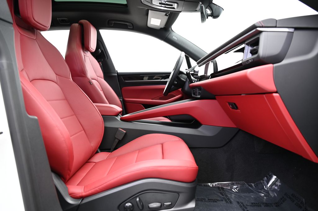 Thumbnail: 2025 Porsche Macan - 25