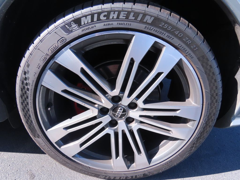 Thumbnail: 2020 Audi SQ5 - 16