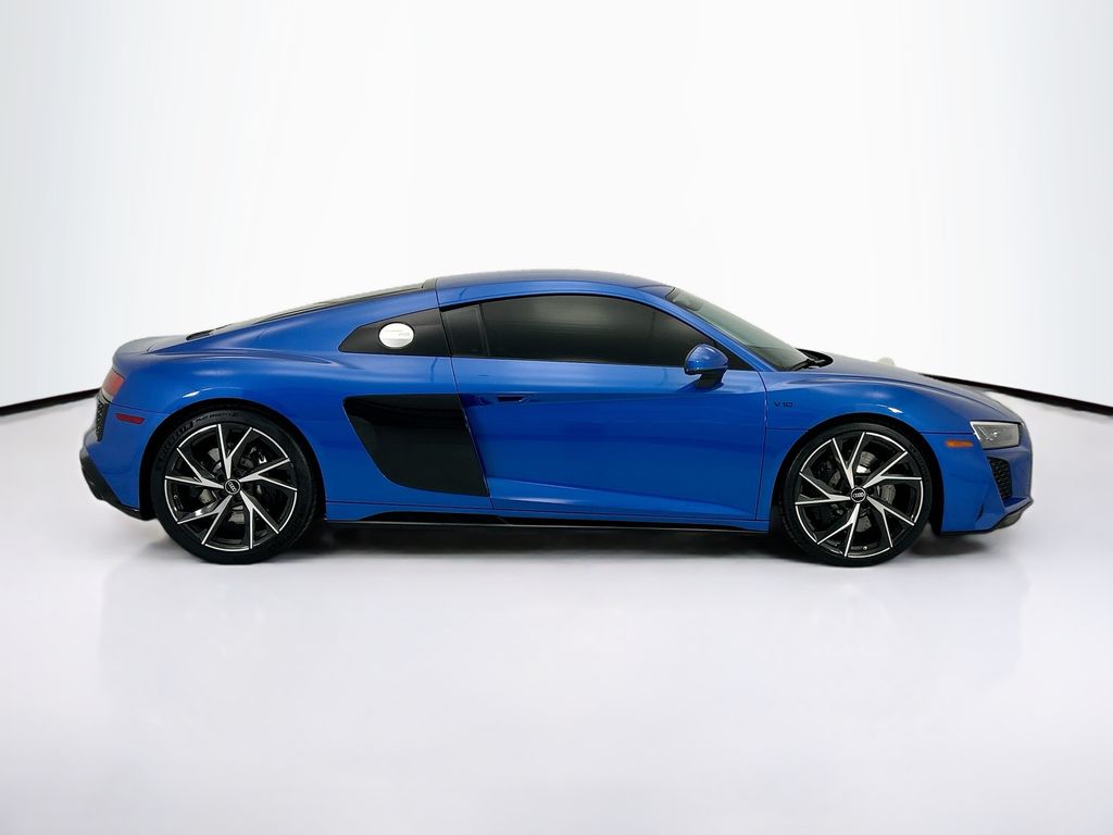Thumbnail: 2021 Audi R8 - 4