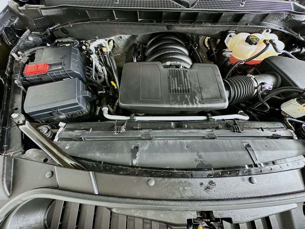 Thumbnail: 2025 Chevrolet Tahoe - 32