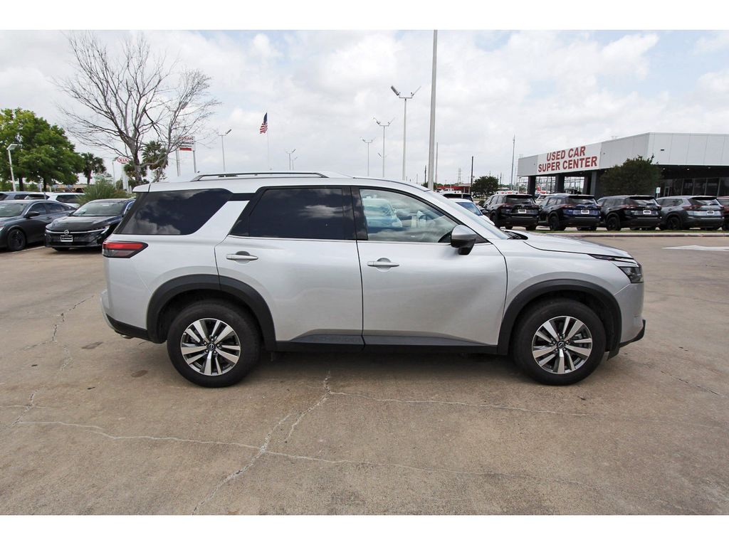 2025 Nissan Pathfinder SL - 4