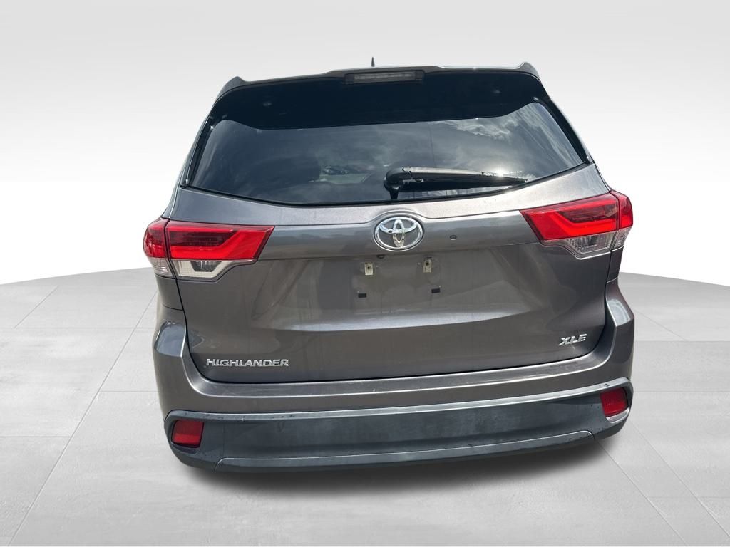 2019 Predawn Gray Mica Toyota Highlander XLE FWD SUV