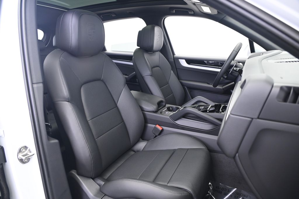 Thumbnail: 2026 Porsche Cayenne - 28