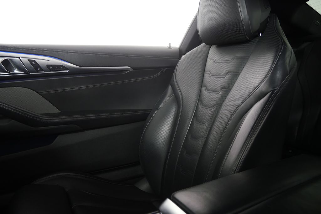 Thumbnail: 2022 BMW 8 Series - 21