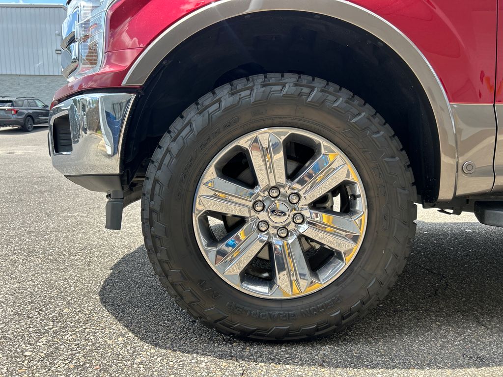 Used 2019  Ford Lariat image 6