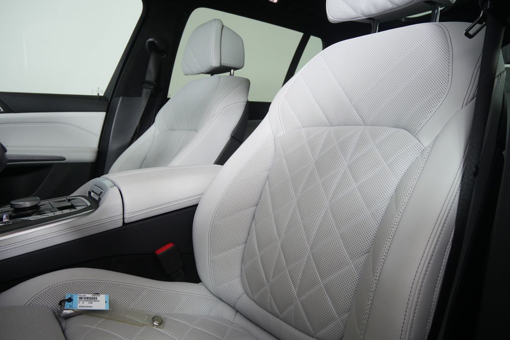 Thumbnail: 2024 BMW X7 - 10